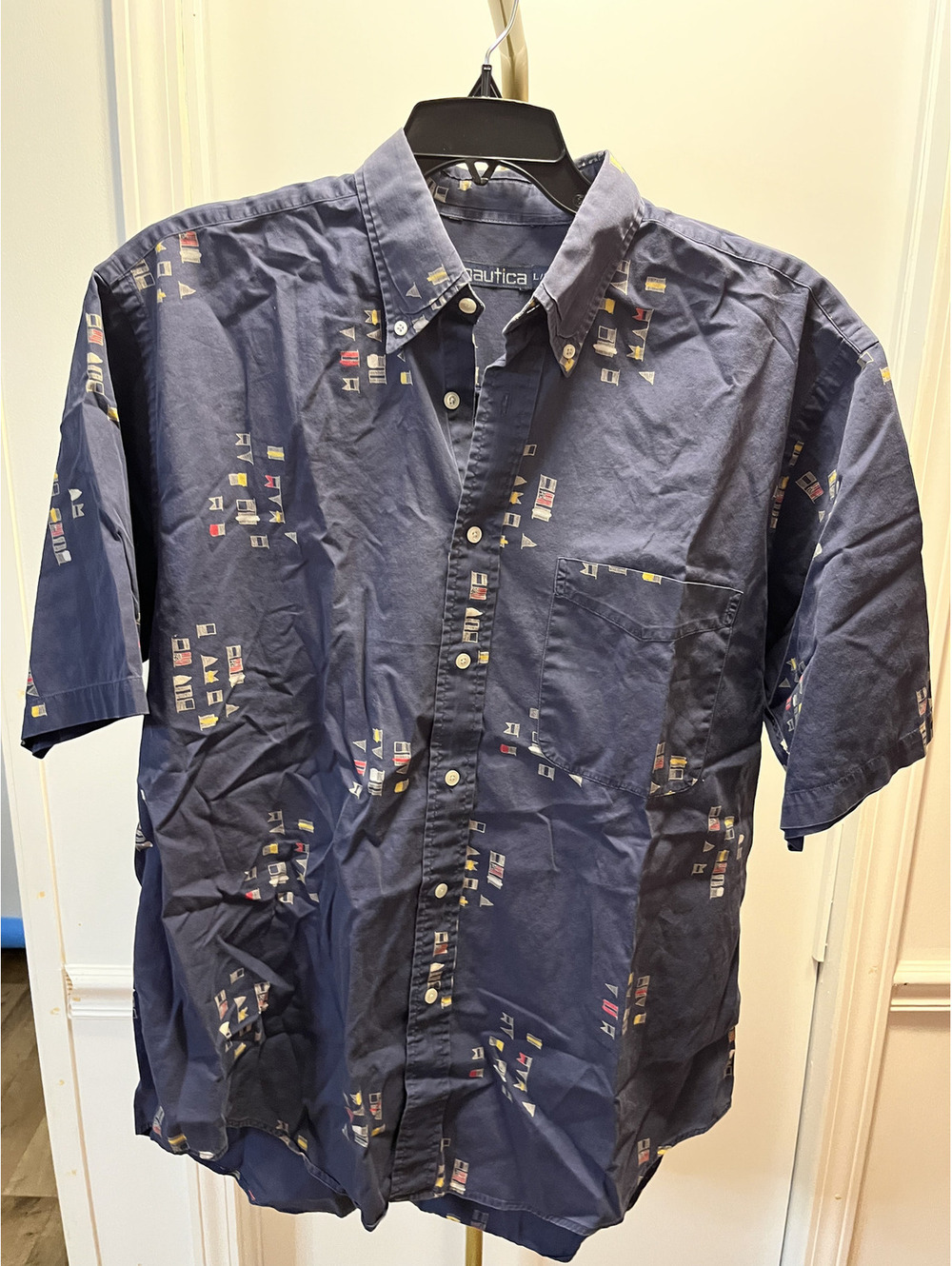 L Nautica men's shirt with flags